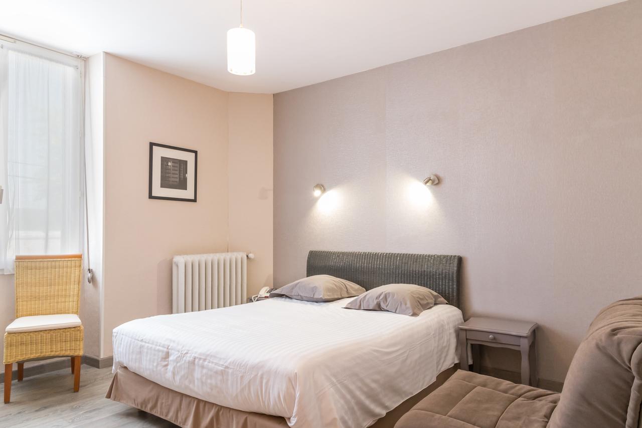 Hotel De La Gare Thouars Exterior photo