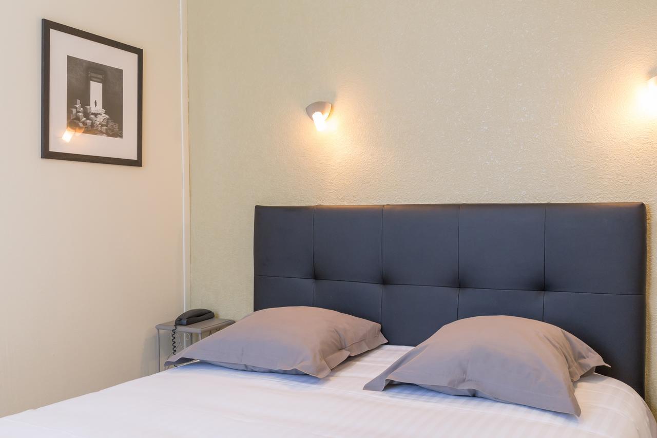 Hotel De La Gare Thouars Exterior photo